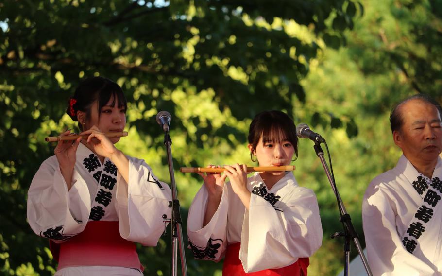 Two women playing Shinobue (Japanese flute).